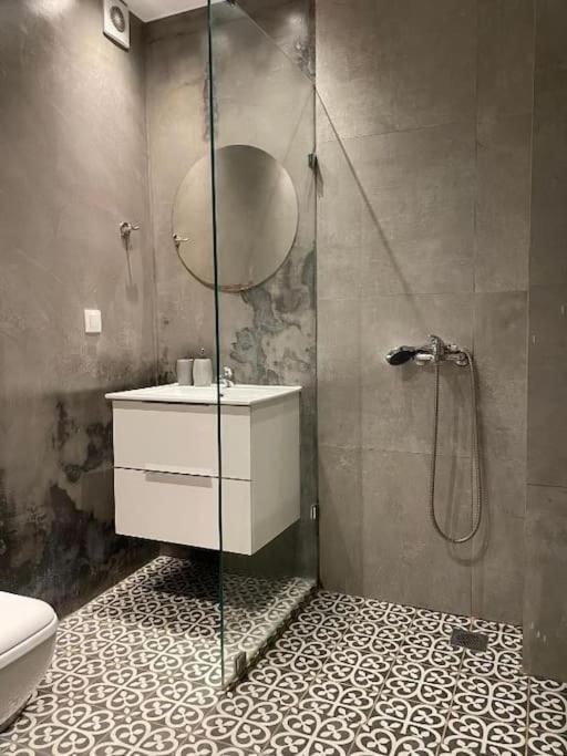 A Place 4U No10 - Garden-Level Getaway 2 Bedroom 2 Bathroom Apartment With Yard Афіни Екстер'єр фото